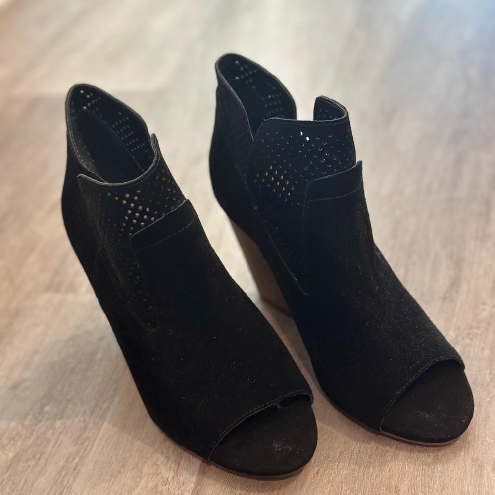 Steven By Steve Madden Black Suede Heels Sz7